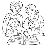 Раскраска Семья читает книгу